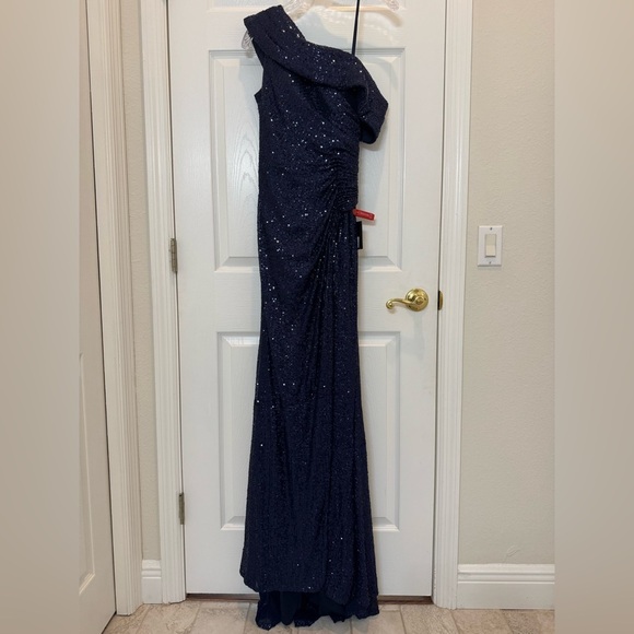 NWT Ieena for Mac Duggal 26550 Navy Sequined Drop Shoulder Gown Size 4 - Picture 4 of 11